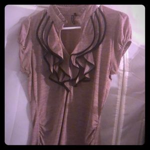 Ruffled top that buttons in front